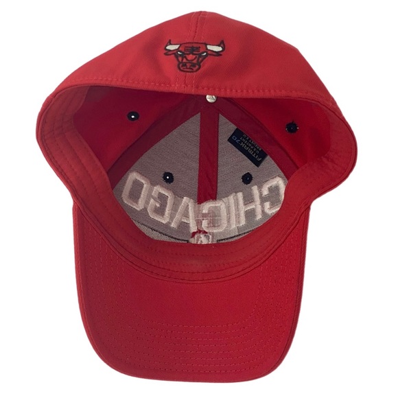 Adidas Chicago Bulls Hat Red Practice Flex Hat Men’s S/M - Picture 2 of 3